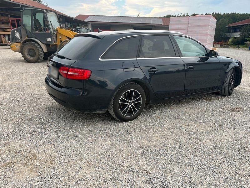 Gebraucht Audi A4 Ambition 177 PS (130 kW) 2013 Blau Kombi