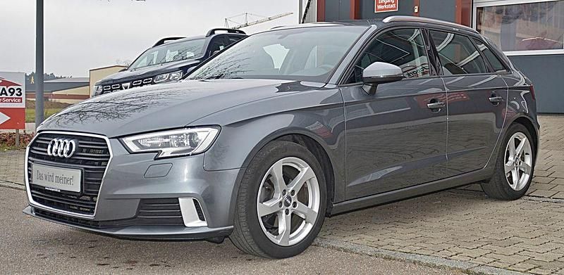 Gebraucht Audi A3 Sport 150 PS (110 kW) 2019 Grau Limousine