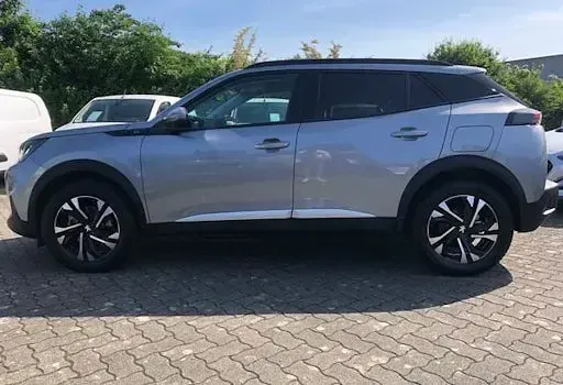 Gebraucht Peugeot e-2008 Allure+ 100 kW (136 PS) 2021 Grau SUV