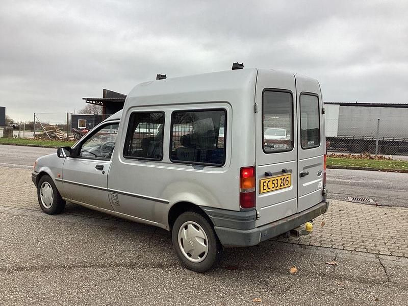 Gebraucht Ford Courier 1993 Silber Van / Kleinbus