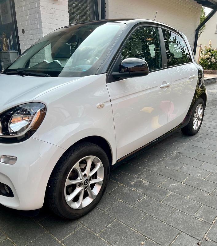 Weiß Gebraucht 2019 Smart ForFour Kleinwagen | 7.999 € (Guter Preis) - Bild 1/4