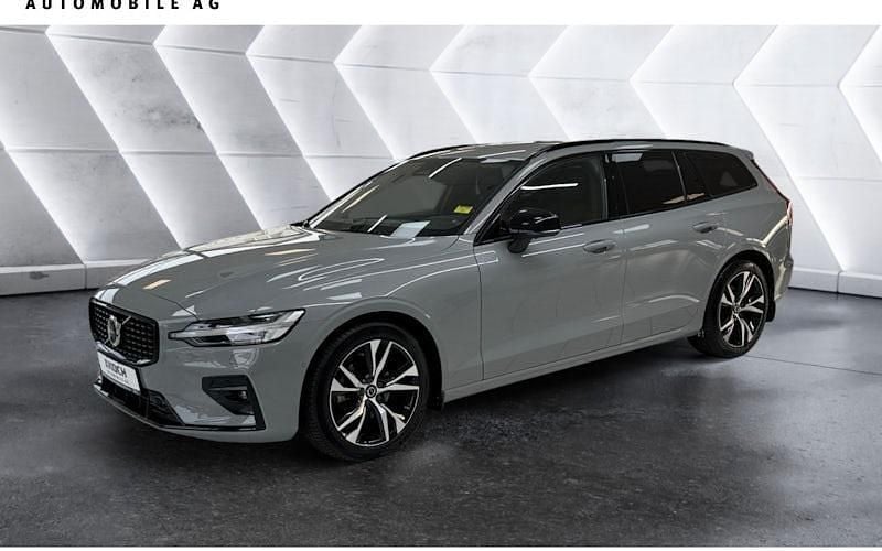 Grau Gebraucht 2024 Volvo V60 Plus Kombi | 37.880 € (Guter Preis) - Bild 1/4
