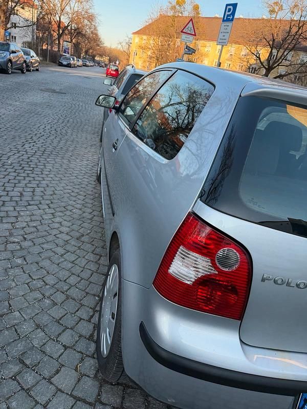 Gebraucht VW Polo 63 PS (46 kW) 2011 Grau Kleinwagen