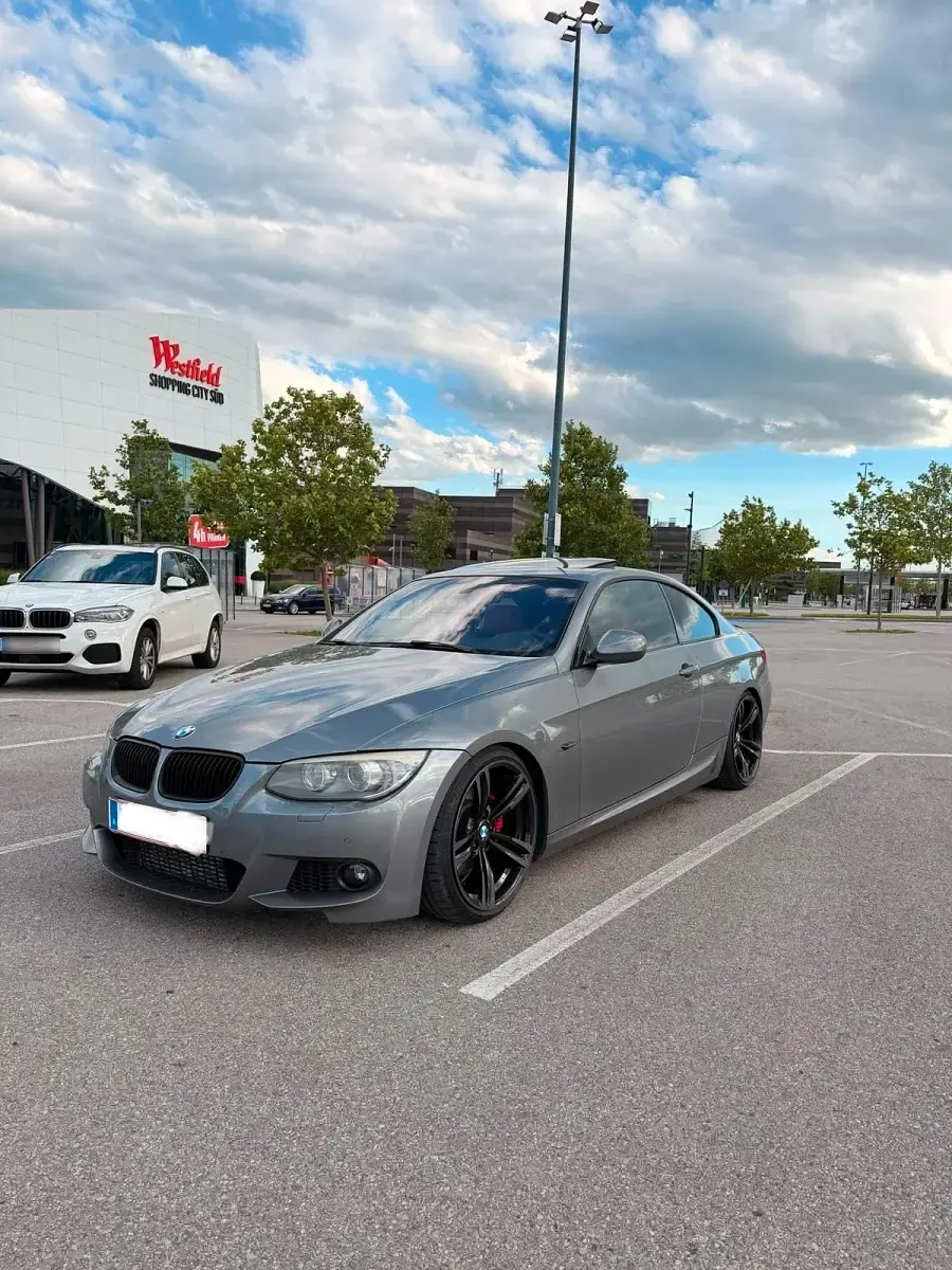 Gebraucht BMW 330 M Sport 180 PS (132 kW) 2010 Grau Coupé
