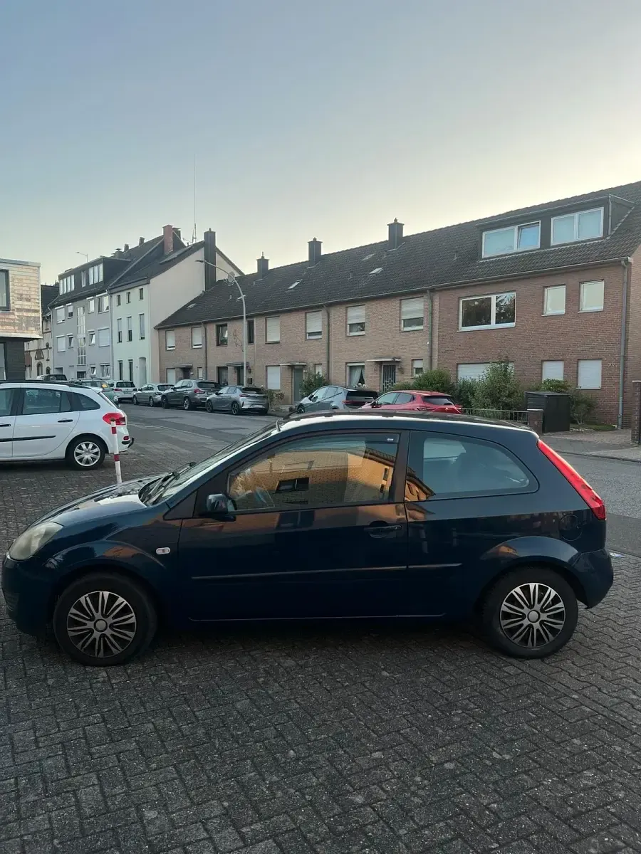 Gebraucht Ford Fiesta 60 PS (44 kW) 2008 Blau Kleinwagen