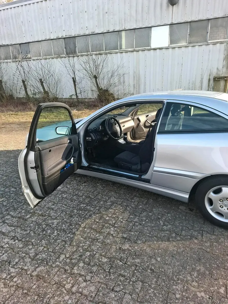 Gebraucht Mercedes C180 143 PS (105 kW) 2006 Grau Coupé
