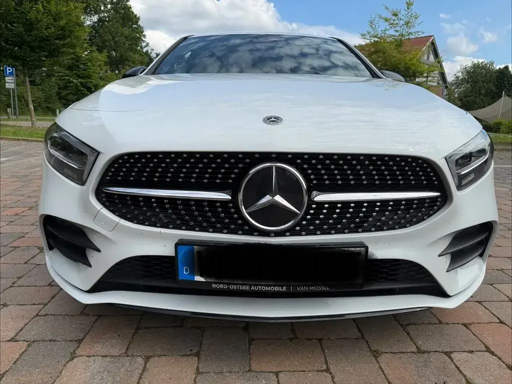 Gebraucht Mercedes A250 AMG line 224 PS (164 kW) 2021 Weiß Limousine