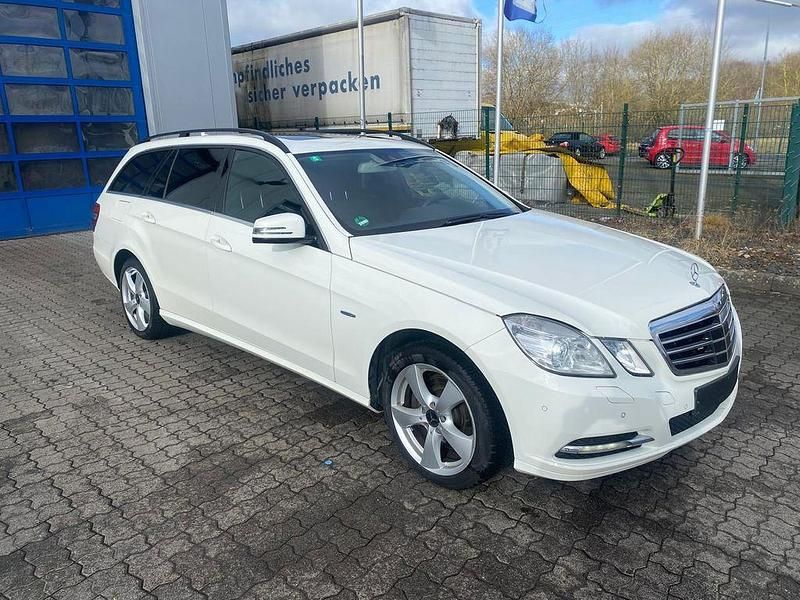 Gebraucht Mercedes E250 204 PS (150 kW) 2012 Weiß Kombi