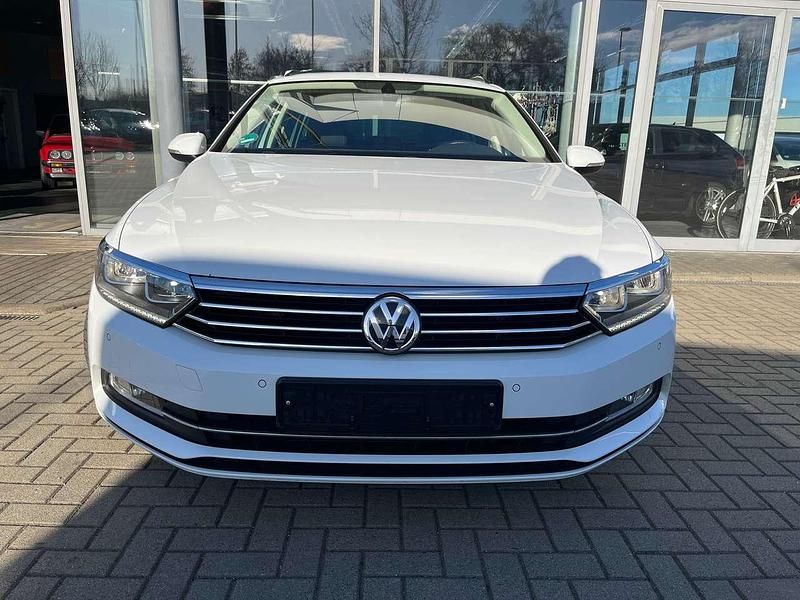 Gebraucht VW Passat 150 PS (110 kW) 2017 Pure white Kombi