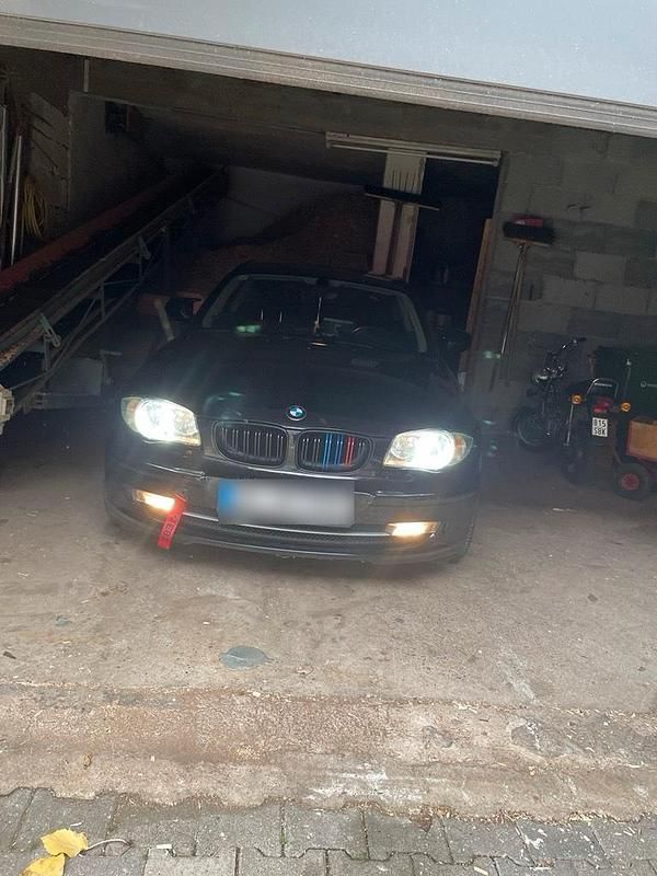 Gebraucht BMW 118 143 PS (105 kW) 2011 Schwarz Kleinwagen