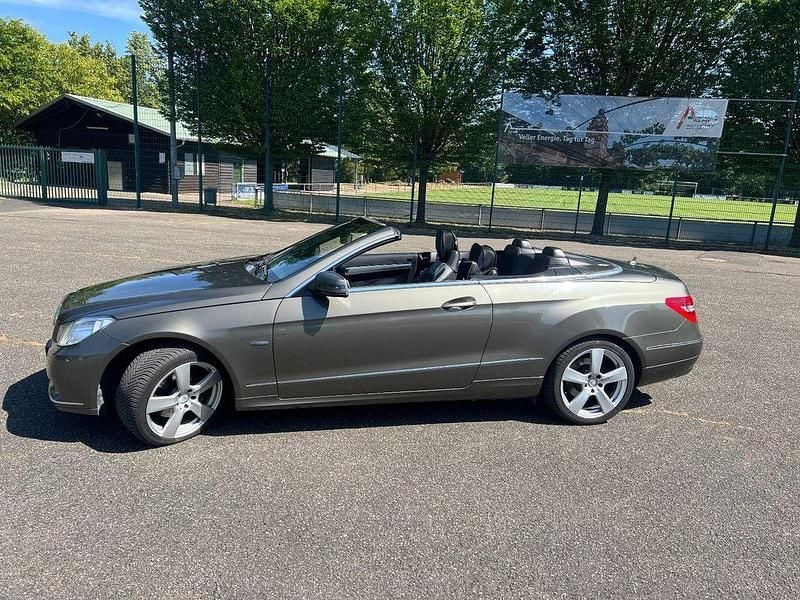 Grau Gebraucht 2011 Mercedes E250 Avantgarde Cabrio | 10.700 € (Guter Preis) - Bild 1/4