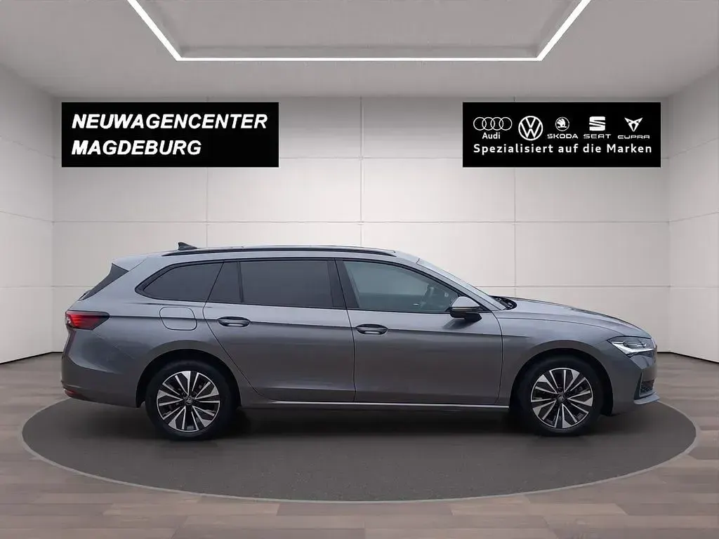 Gebraucht Skoda Superb Selection 193 PS (141 kW) 2025 Graphitegrau metallic Kombi