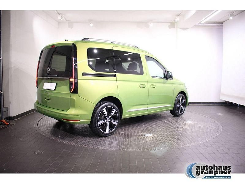 Neu VW Caddy Style 116 PS (85 kW) 2025 Golden green Van / Kleinbus