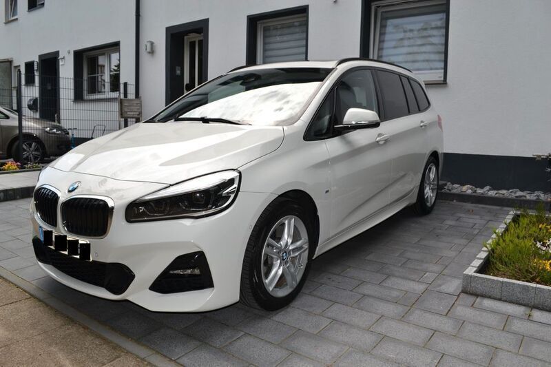 Weiß Gebraucht 2019 BMW 220 Gran Tourer Performance Van / Kleinbus | 27.900 € (Fairer Preis) - Bild 1/4