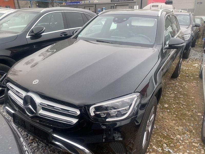 Gebraucht Mercedes GLC300e 211 PS (155 kW) 2022 Schwarz SUV