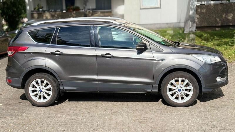 Second-hand Ford Kuga 150 CP (110 kW) 2016 Gri SUV