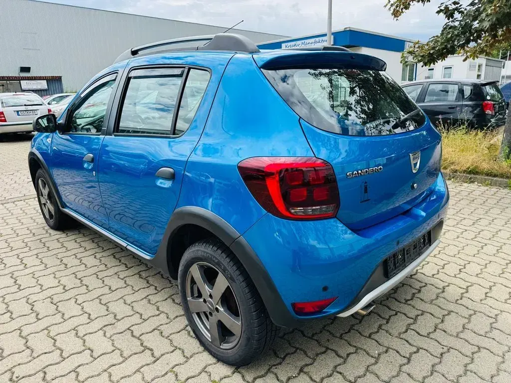 Gebraucht Dacia Sandero Celebration 90 PS (66 kW) 2018 Blau Limousine