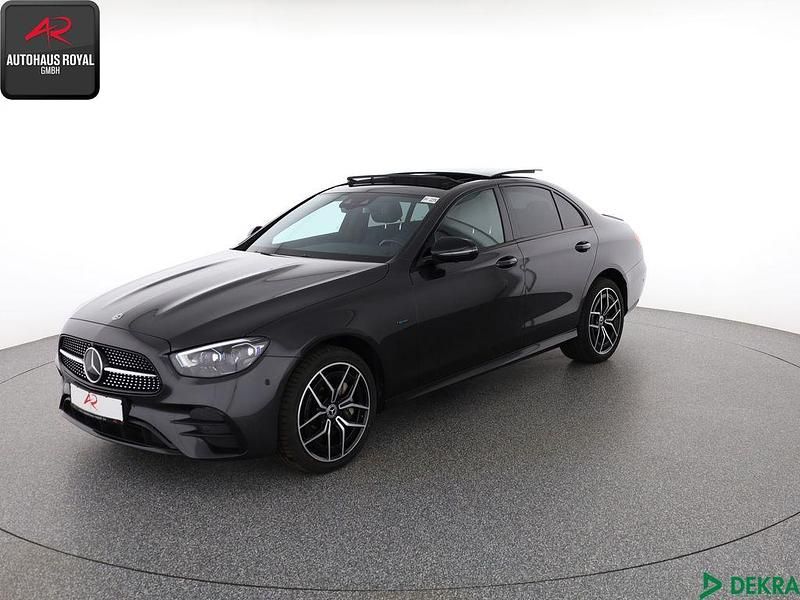 Grafitgrau Gebraucht 2021 Mercedes E300 AMG Limousine | 45.880 € - Bild 1/4