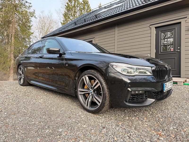 Gebraucht BMW 750 Shadowline 449 PS (330 kW) 2016 Schwarz Limousine
