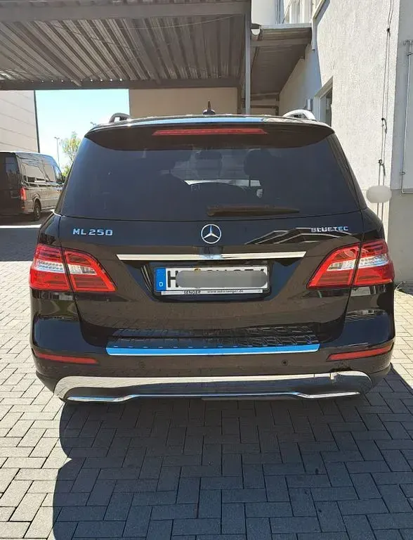 Gebraucht Mercedes ML250 204 PS (150 kW) 2015 Schwarz SUV