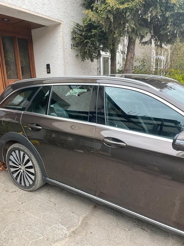 Gebraucht Mercedes E220 All-Terrain 194 PS (142 kW) 2017 Braun Kombi