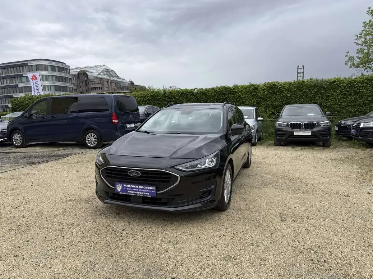 Usado Ford Focus Cool & Connect 120 CV (88 kW) 2022 Negro Familiar