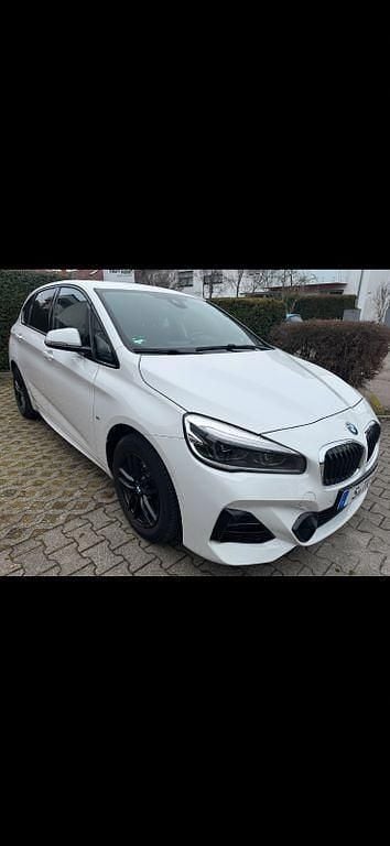 Weiß Gebraucht 2019 BMW 218 Active Tourer M Sport Van / Kleinbus | 15.950 € (Guter Preis) - Bild 1/4