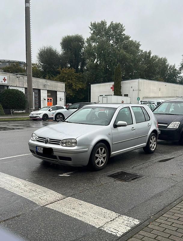 Grau Gebraucht 2002 VW Golf IV Kleinwagen | 450 € (Superpreis) - Bild 1/4