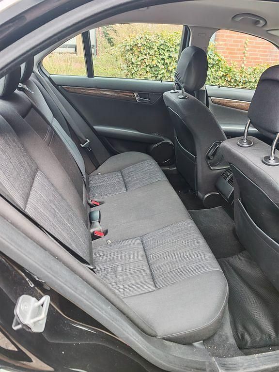 Second-hand Mercedes C200 Classic 184 CP (135 kW) 2007 Negru Berlinǎ