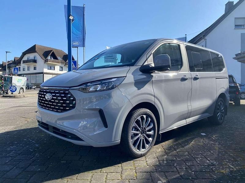 Neu Ford Tourneo Titanium X 170 PS (125 kW) 2026 Grey matter Kombi
