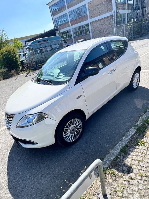 Second-hand Lancia Ypsilon 109 CP (80 kW) 2014 Alb Hatchback