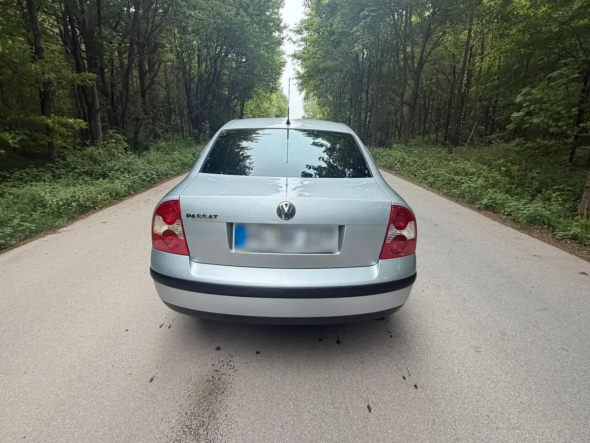 Usata VW Passat 100 CV (73 kW) 2003 Argento Berlina