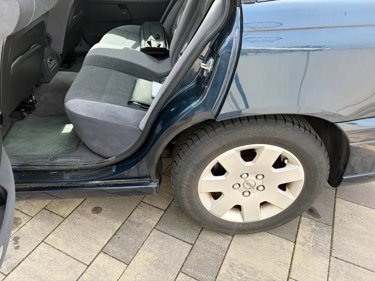 Gebraucht Opel Omega 170 PS (125 kW) 2000 Blau Kombi