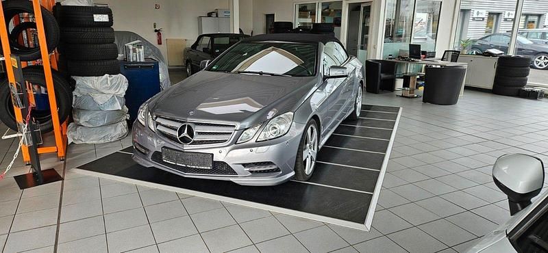 Silber Gebraucht 2013 Mercedes E250 AMG Cabrio | 16.990 € (Superpreis) - Bild 1/4