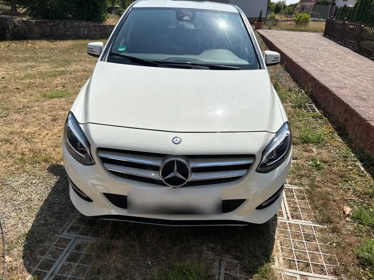 Gebraucht Mercedes B220 177 PS (130 kW) 2016 Weiß Kleinwagen