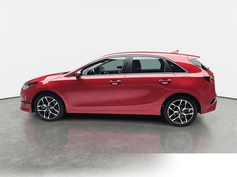 Gebraucht Kia Ceed Spirit 140 PS (102 kW) 2024 Metallic Kleinwagen