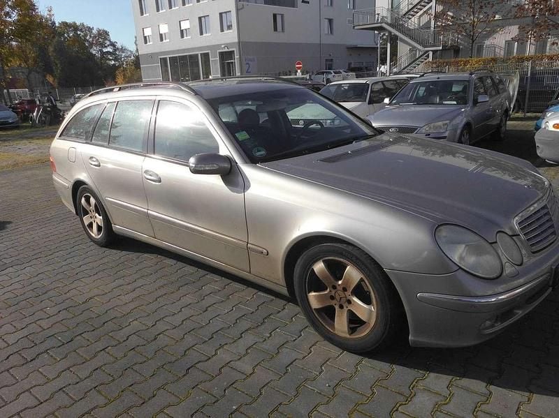 Gebraucht Mercedes E240 Elegance 177 PS (130 kW) 2003 Silber Kombi