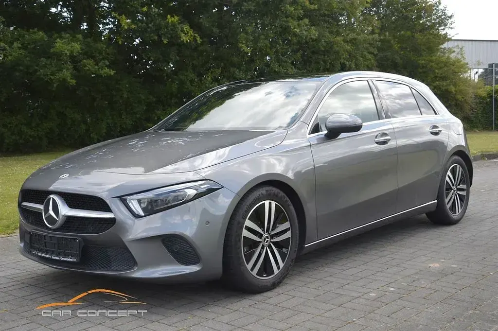 Gebraucht Mercedes A200 Progressive 163 PS (119 kW) 2022 Grau Limousine