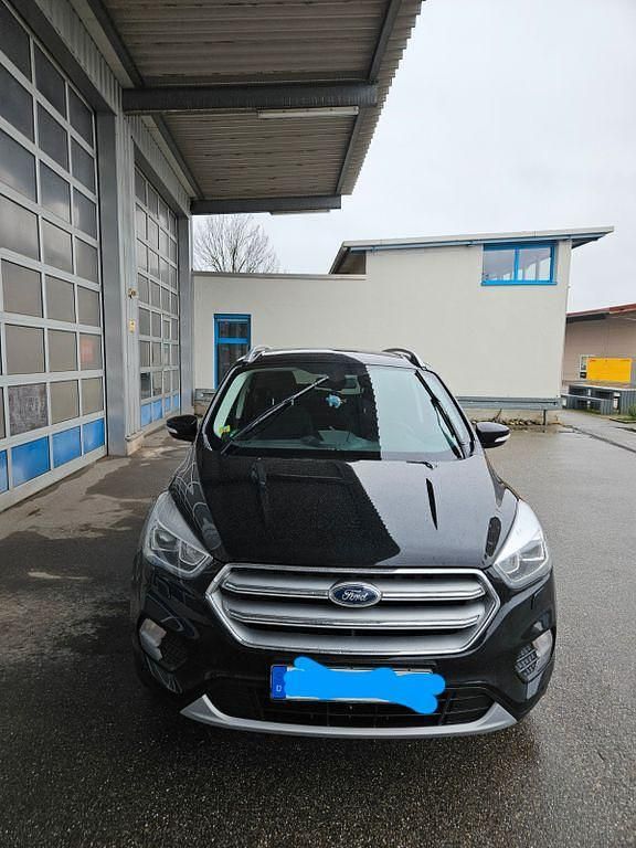 Gebraucht Ford Kuga Titanium 150 PS (110 kW) 2019 Schwarz SUV