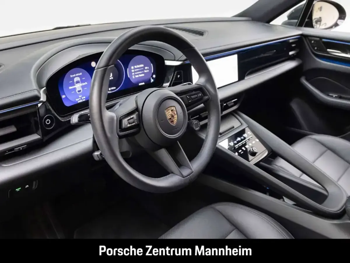 Gebraucht Porsche Macan 408 PS (300 kW) 2025 Tiefschwarzmetallic SUV