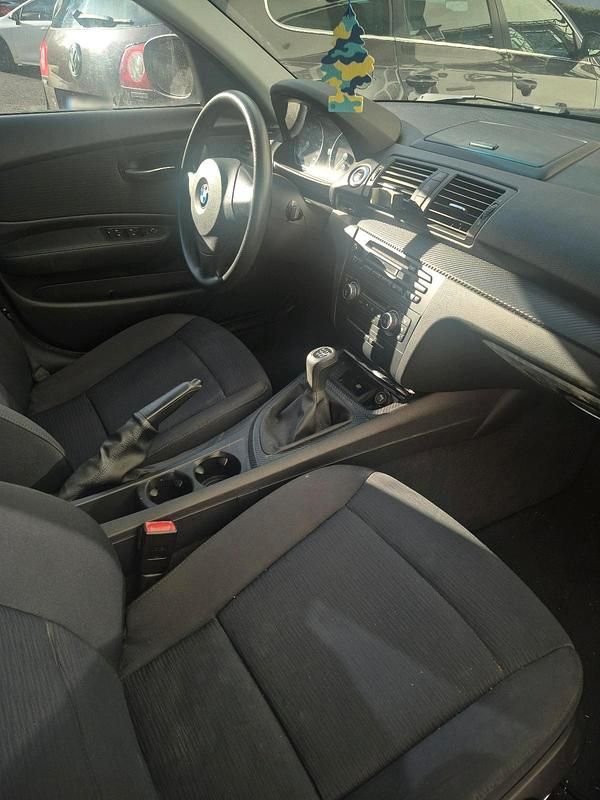 Gebraucht BMW 116 122 PS (89 kW) 2010 Schwarz Kleinwagen