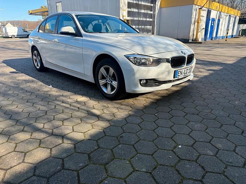 Gebraucht BMW 320 190 PS (139 kW) 2015 Weiß Limousine