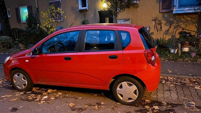 Gebraucht Chevrolet Aveo 84 PS (61 kW) 2009 Rot Kleinwagen