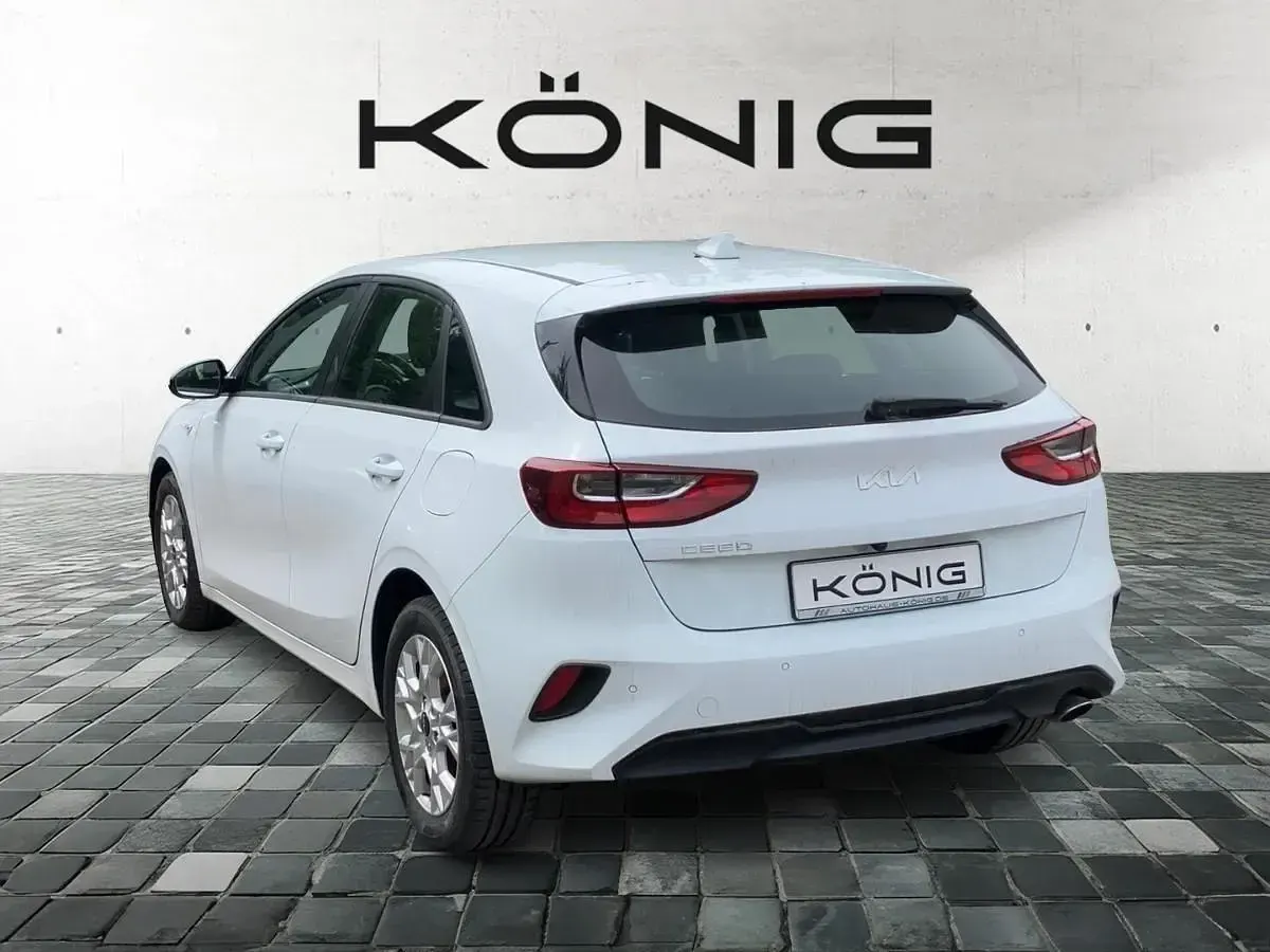 Gebraucht Kia Ceed Edition 7 101 PS (74 kW) 2023 Weiß Kleinwagen