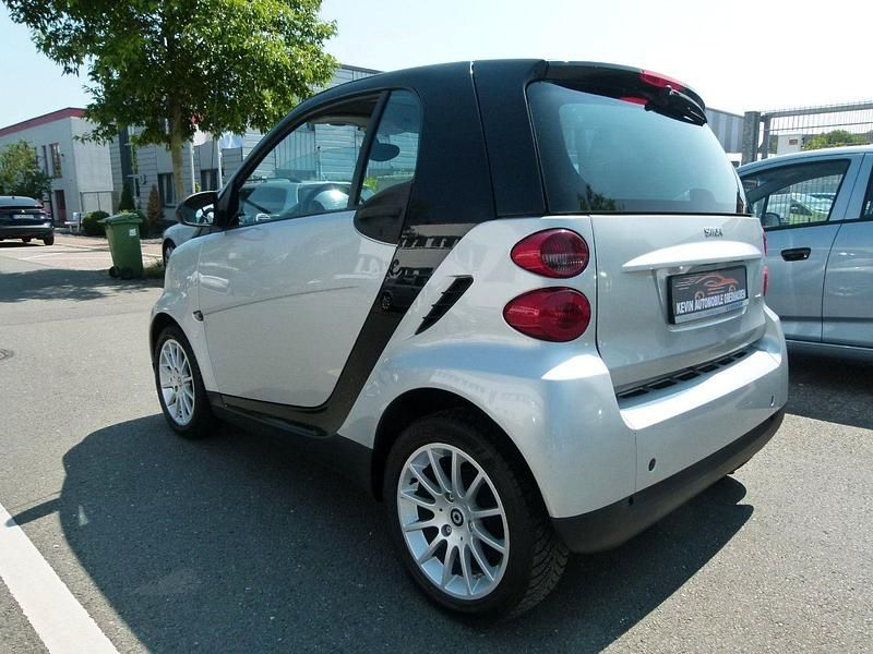 Gebraucht Smart ForTwo Coupé 61 PS (44 kW) 2010 Silber Coupé