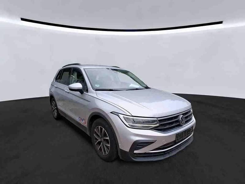 Gebraucht VW Tiguan Life 150 PS (110 kW) 2022 Silber SUV