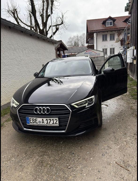 Gebraucht Audi A3 Ambiente 150 PS (110 kW) 2018 Schwarz Limousine