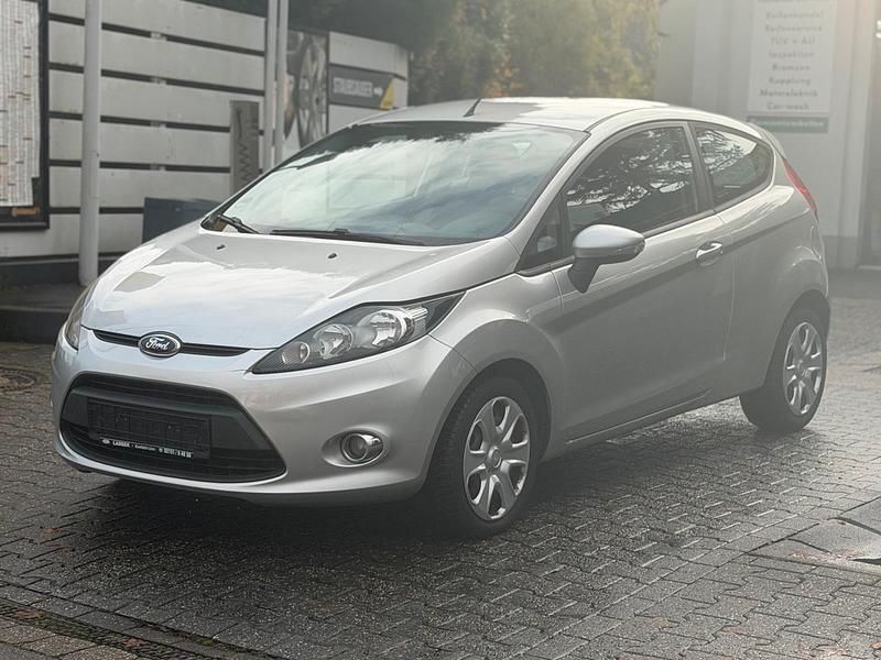 Gebraucht Ford Fiesta 60 PS (44 kW) 2011 Silber Kleinwagen