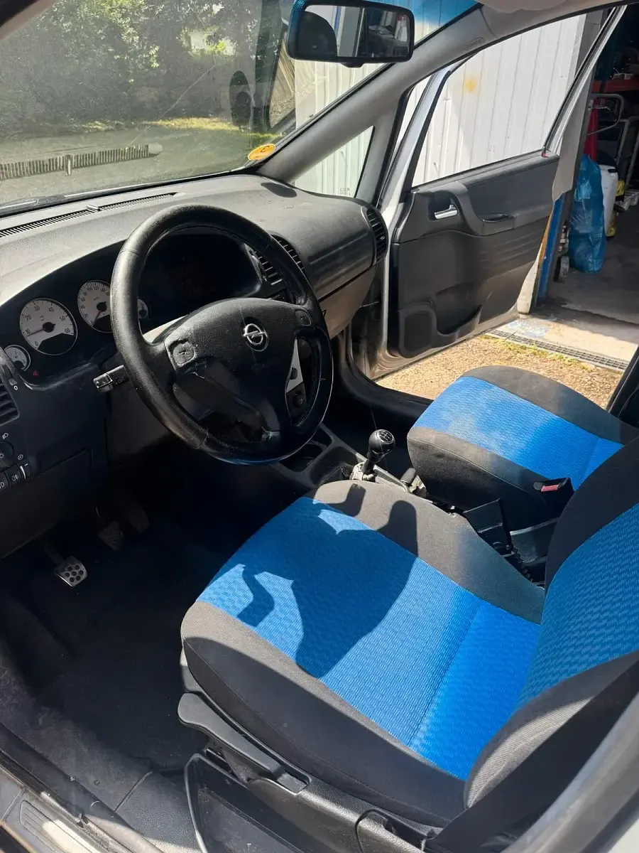 Gebraucht Opel Zafira 125 PS (91 kW) 2003 Silber Van / Kleinbus