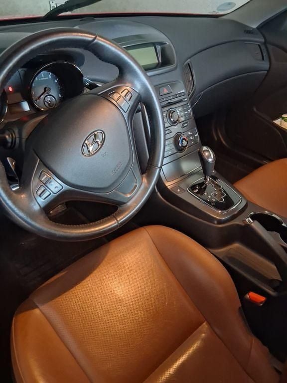 Gebraucht Hyundai Genesis 303 PS (222 kW) 2012 Rot Coupé